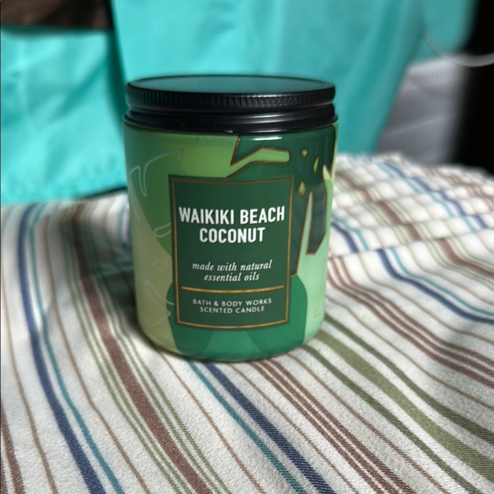 Bath & Body Works Waikiki Beach Coconut Single Wick Candle